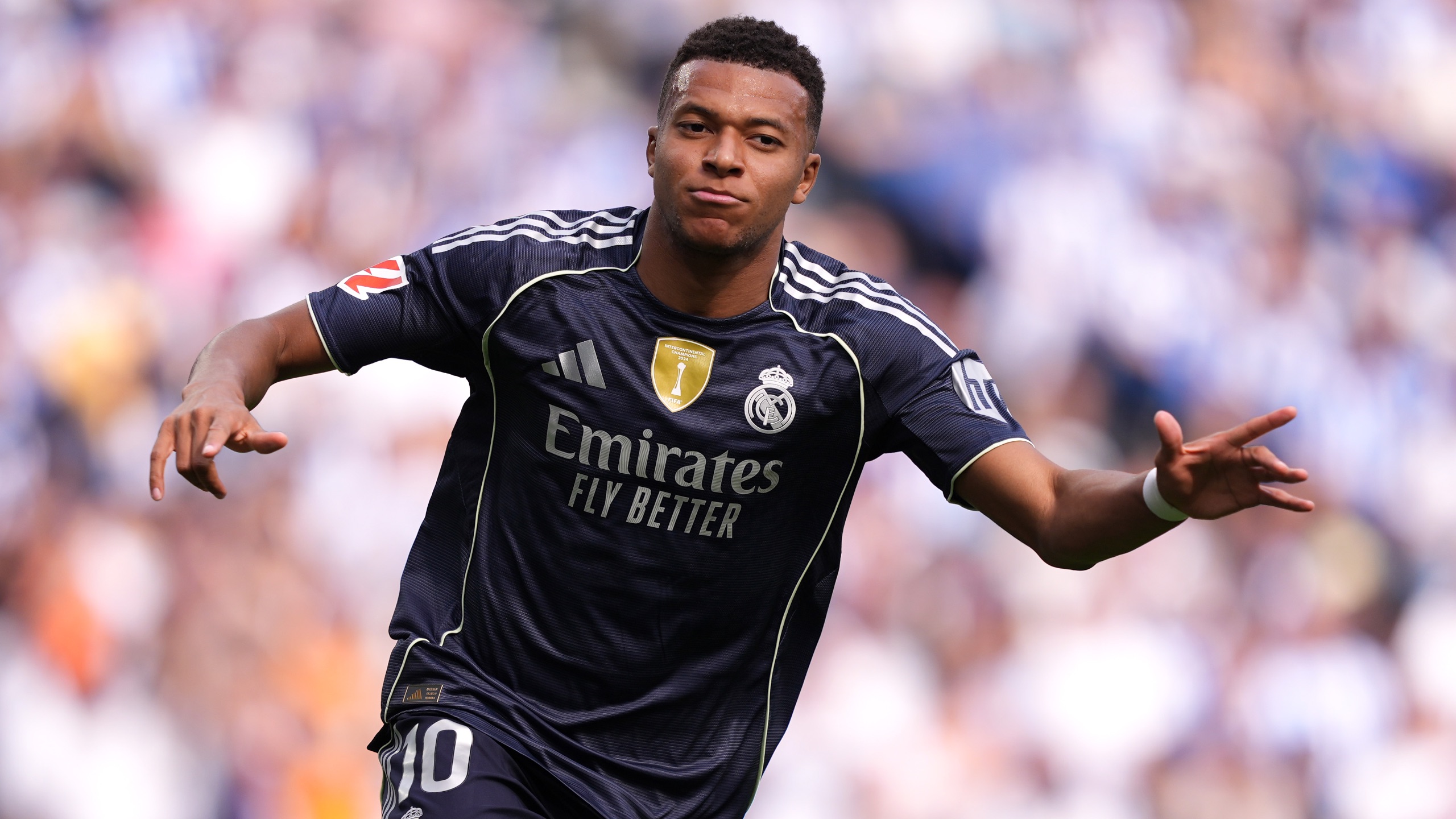 记者：本届世界杯将有半场球员和教练采访，赛前两天开发布会（记者称本届世界杯将增设半场球员与教练采访，赛前两日举行发布会）