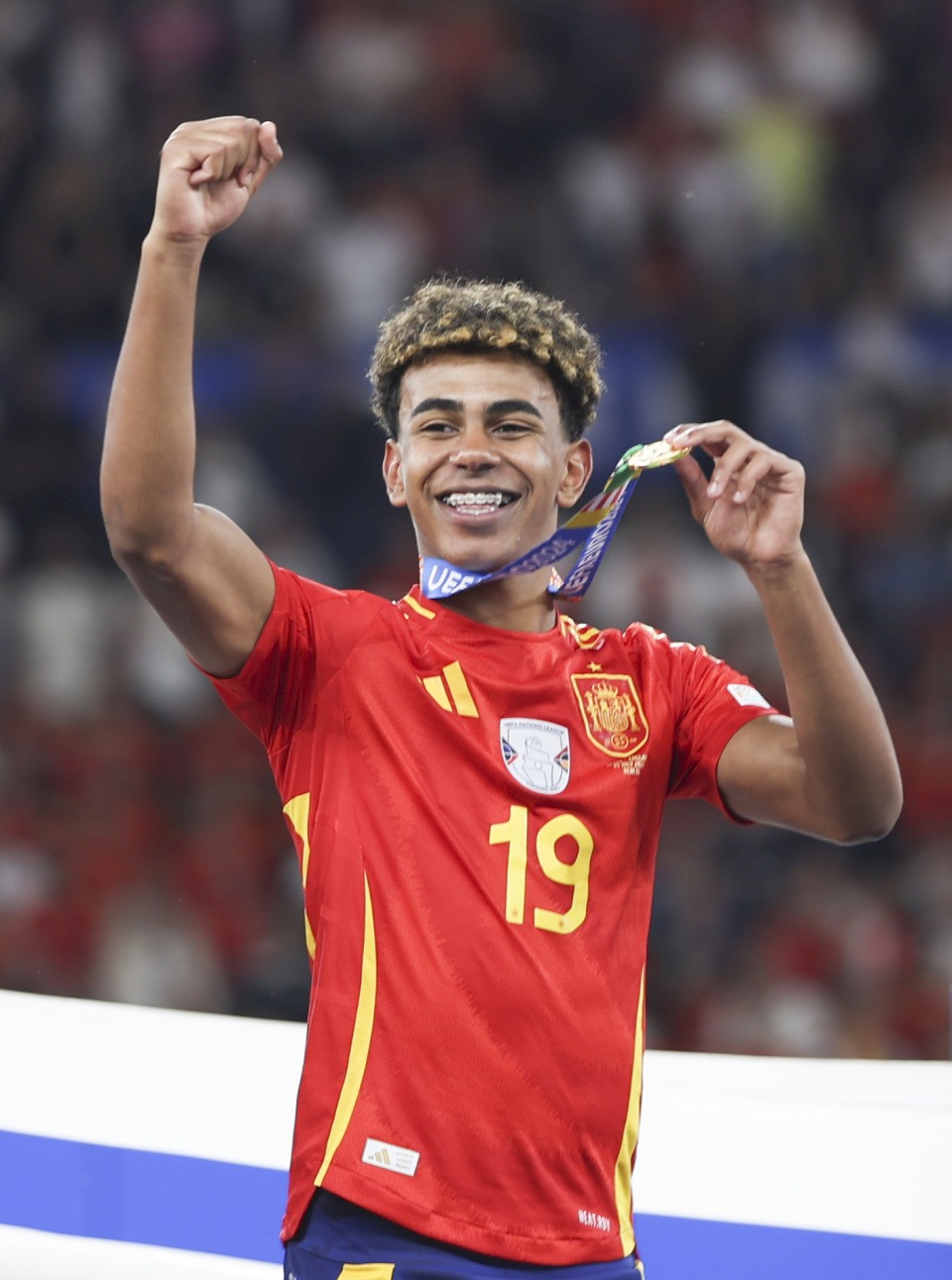 法甲身价更新：维蒂尼亚&内维斯涨至1.1亿欧反超登贝莱（法甲身价新榜：维蒂尼亚、内维斯升至1.1亿欧，超越登贝莱）