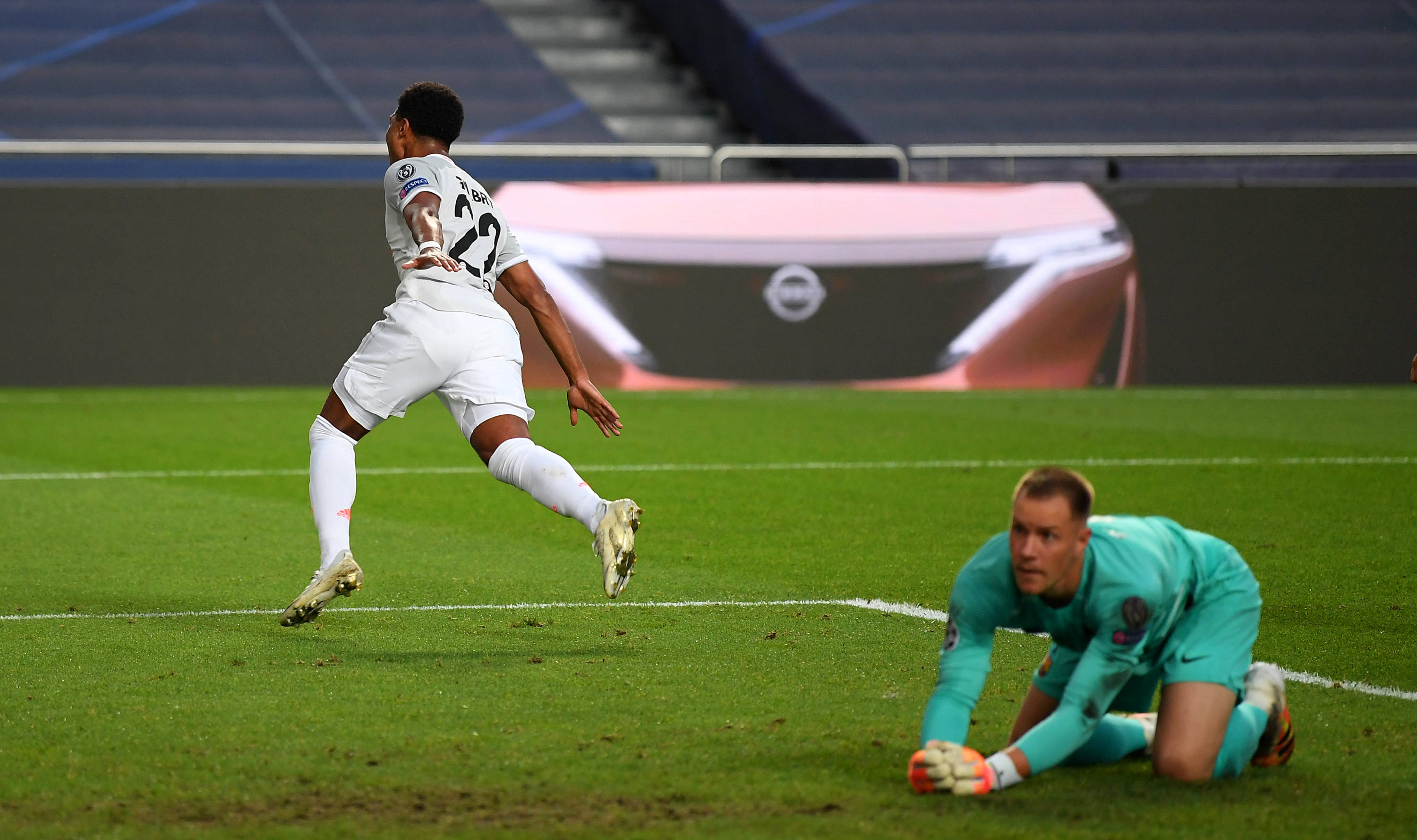 33岁埃里克森谈工资帽：收入丰厚是好事，但我踢球是因为热爱（33岁埃里克森谈工资帽：高薪固然可喜，我踢球只因热爱）