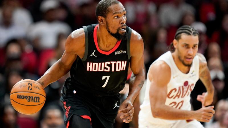 老将强硬打成2+1，全队振奋（老将强攻打成2+1，瞬间点燃全队士气）